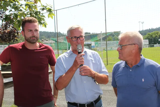 Bürgermeister Peter Fließer (r.) schaute auch vorbei. | Foto: Cescutti
