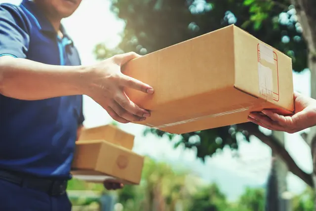 Die Wirtschaftskammer Tirol sieht in der neuen EU-Verpackungsverordnung vor allem eine Gefahr für Klein- und Kleinstbetriebe. (Symbolbild) | Foto:  stock.adobe.com/at/lovelyday12 