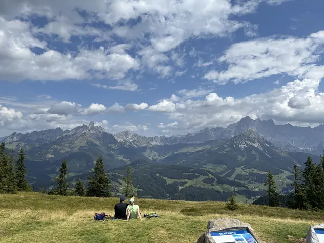 Aussicht auf Bischofsmütze und Dachstein vom nahen Rossbrand-Gipfel aus