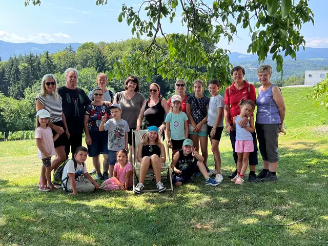 Die Teilnehmerinnen und Teilnehmer der Familienwanderung