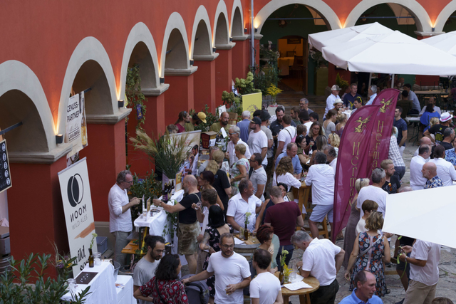 Bierfestival im Innenhof von Schloss Kornberg