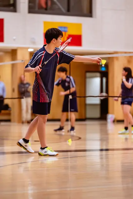  Einer der wichtigsten Spielzüge beim Badminton ist der Aufschlag. | Foto: pexels / Vlad Vasnetsov