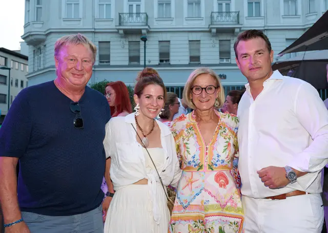 Franz Grossauer, Bürgermeisterin Carmen Jeitler-Cincelli, Landeshauptfrau Johanna Mikl-Leitner und Michael Grossauer. | Foto: NLK Pfeiffer