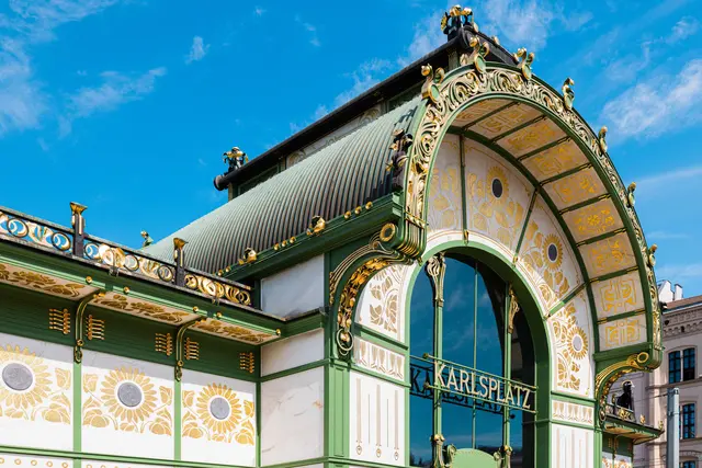 Die Restauratorinnen und Restauratoren sicherten das Dach, reinigten den Marmor und die charakteristischen Eisenkonstruktionen. | Foto: Simon Wöhrer