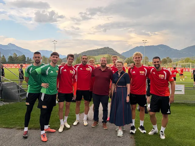 Union Berlin, mit den Österreichern Christopher Trimmel (4. von links) und Leopold Querfeld (2. von rechts), holte sich in Irdning-Donnersbachtal den Feinschliff für die neue Bundesliga-Saison. | Foto: Marktgemeinde Irdning-Donnersbachtal