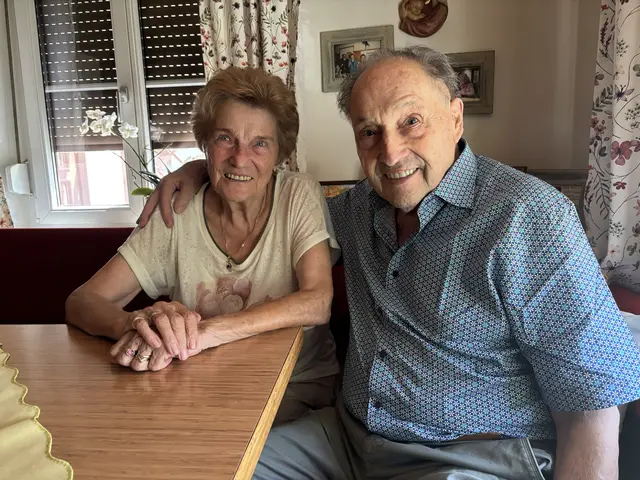 Josef Bründl (88) aus St. Florian am Inn sagt seiner Frau Resi (88) noch heute ganz oft: "Ich bin froh, dass ich dich hab!" | Foto: MeinBezirk/Michelle Bichler