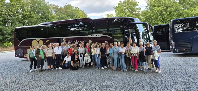 Ein Tag voller Einblicke: Der Seniorenbund Leibnitz-Wagna brach kürzlich mit 45 Personen zu einem Tagesausflug nach Maria Taferl und Stift Melk. In der Basilika Maria Taferl gab es eine faszinierende Führung über die Geschichte und die Fresken, Wand- und Deckenmalerei.

Nach dem Mittagessen im Hotel Rose, ging es weiter zum Stift Melk, wo eine Führung für uns gebucht war. Die Führerin berichtete uns in eindrucksvollen Worten über das Stift es zählt zu dem schönsten und größten Europa.

Nach dem Genuss eines Schnaps für die Teilnehmerinnen und Teilnehmer, ging es wieder in Richtung Heimat. Ein Dank den Organisatoren. | Foto: ÖVP