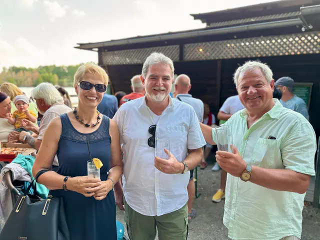 Bezirksobmann Peter Hüttl mit Belinda Kalab und Herbert Gschweidl. | Foto: Markus Kahrer