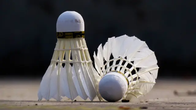 Eines der Hauptmerkmale des Badmintons sind die speziellen Bälle aus einem Korkkopf und Federn.  | Foto: pexels / Saif71.com