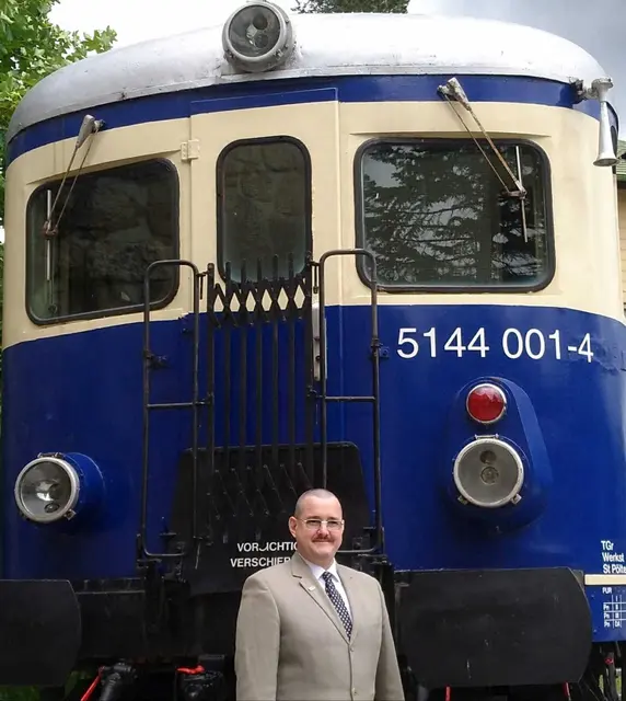 Robert Toder (FPÖ) ärgert sich über die Unzuverlässigkeit der Bahn. | Foto: FPÖ St. Egyden