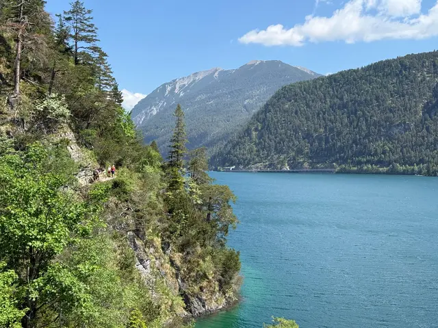 Ein 12-jähriger Bub stürzte am Gaisalmsteig rund 10 bis 15 Meter in die Tiefe. (Symbolbild) | Foto: ZOOM.TIROL