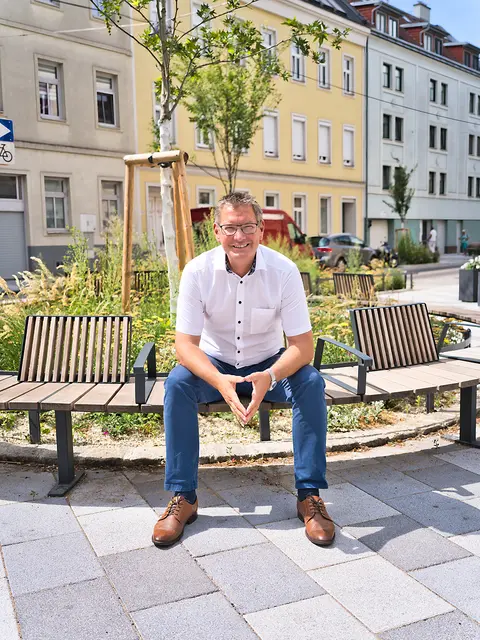 Bezirkschef Papai freut sich über die Umgestaltung. | Foto: BV21