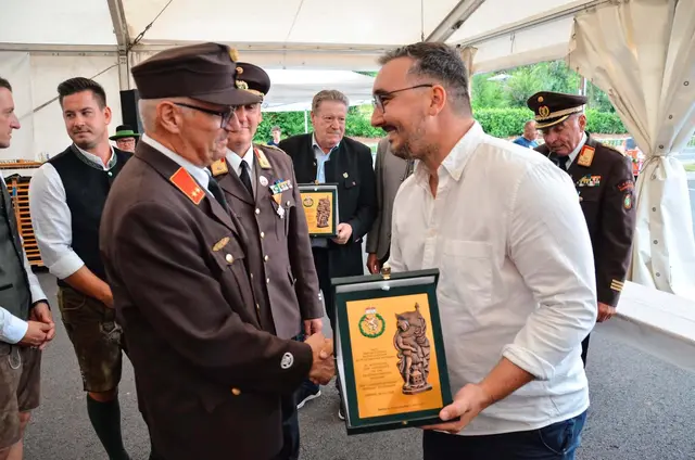 Im Anschluss an die Eröffnungsrede folgten zahlreiche Ehrungen und Auszeichnungen. | Foto: BM Herbert Krenn, OLM Andreas Fruhmann