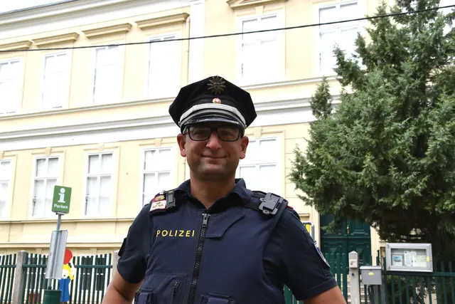 Bezirksinspektor Stefan Skrianz schenkt Kindern ein Vorschussvertrauen. | Foto: Mirjam Preineder