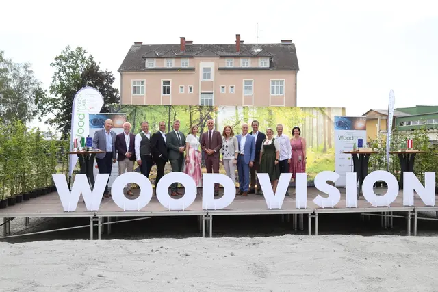 Projektpartnerinnen und Projektpartner mit Ehrengästen beim Spatenstich in Weiz | Foto: Stadt Weiz/Kevin Lagler 