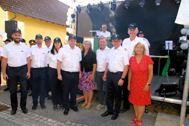 Im Rahmen der Schlusskundgebung  wurden auch langjährige Bewerter vom Bereichsfeuerwehrverband ausgezeichnet 