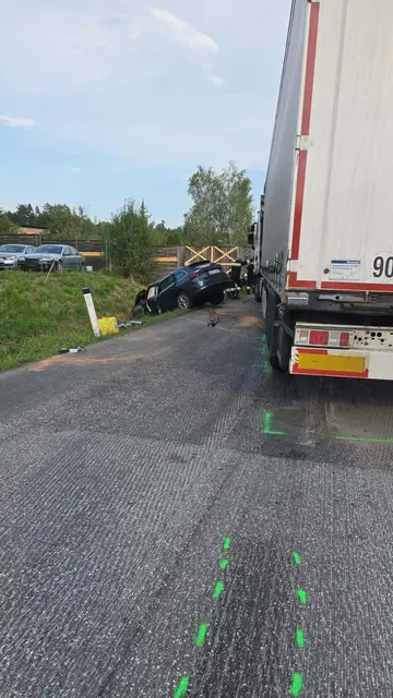 Beide Fahrzeuge wurden beim Unfall erheblich beschädigt. | Foto: FF Köppling