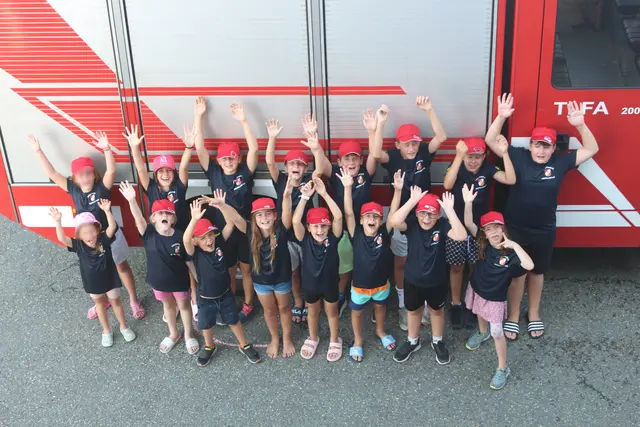 Insgesamt nahmen 16 Mädchen und Burschen am Sommercamp teil. | Foto: Freiwillige Feuerwehr Neutillmitsch