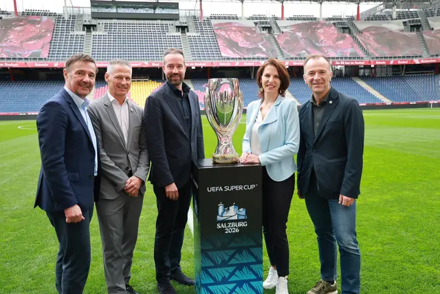 Am 14. April 2026 haben Landeshauptfrau Karoline Edtstadler, Bürgermeister Bernhard Auinger und FC Red Bull Salzburg-CEO Stephan Reiter Details zum UEFA Super Cup, der am heutigen 12. August 2026 ab 21:00 Uhr in der Red Bull Arena stattfinden wird, präsentiert.  | Foto: Land Salzburg/Franz Neumayr
