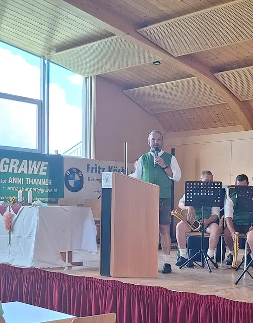 Obmann Peter Moser konnte zahlreiche Gäste beim Festakt begrüßen. | Foto: Trachtenverein Krakauer Freunde