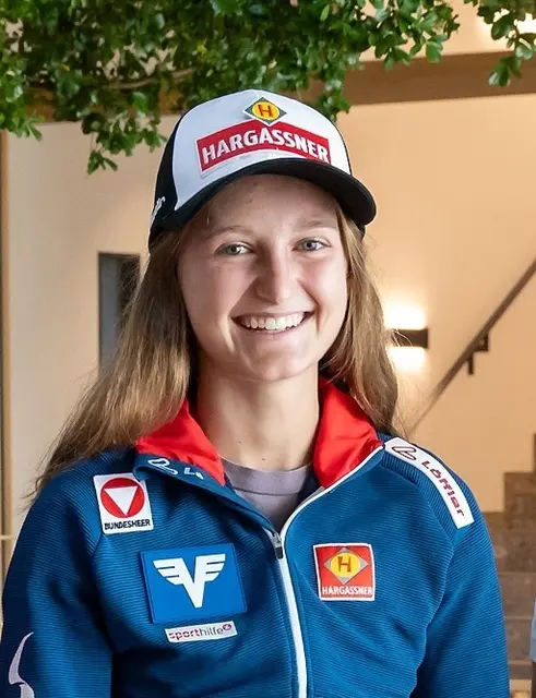 Julia Mühlbacher ist ein Skisprungtalent aus Schalchen. | Foto: Hargassner