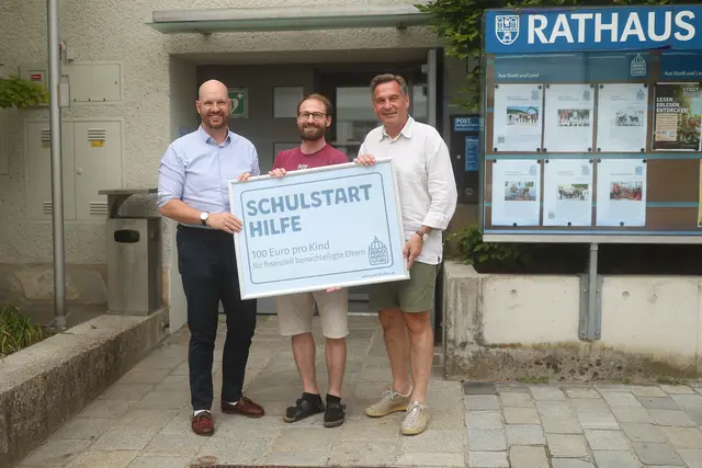 Vizebürgermeister Armin Bahr, Franz Fluch (Referat Familie,  Jugend und Soziales) und Bürgermeister Werner Krammer. | Foto: Stadt Waidhofen/Ybbs