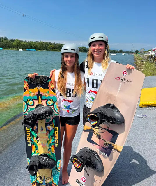 Greta Winter (l.) und Mariella Flemme | Foto: Wakeboard Austria