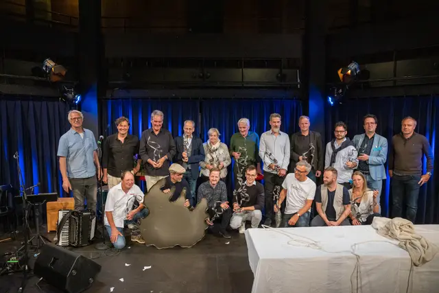 Die letzte Banderolenübergabe beim Klassentreffen 2023 im TREiBHAUS. Posthume Illusionsbanderolen für Ludwig Schwarz†, Robert Barh†, Gerhard Sexl† | Foto: Tiroler Illusionsbanderolen, Martin Vandory