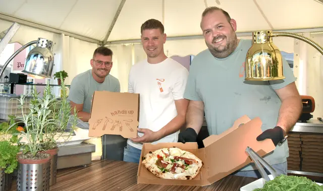 Pizza Bäcker Maximilian Eder, Maximilian Pabst und Manuel Nebenführ | Foto: Herbert Schleich