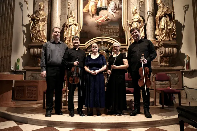 Das Sonnenorchester Salzburg lädt zu vier außergewöhnlichen Sommerkonzerten ein. V. l. n. r.: Matthias Gampe (Klavier), Go Yamamoto (Violine), Alina Konarska-Schmidt (Gesang), Silvia Habisch (Flöte) und Johannes Wessiepe (Viola). | Foto: Sonnenorchester