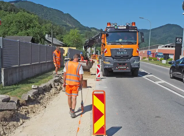 Gstadt: Für die Dauer der Asphaltierungsarbeiten wird es eine provisorische Ampelregelung geben, die abschließende Deckschichte wird letztlich unter Totalsperre an einem Wochenende aufgebracht.  | Foto: NÖ Straßendienst