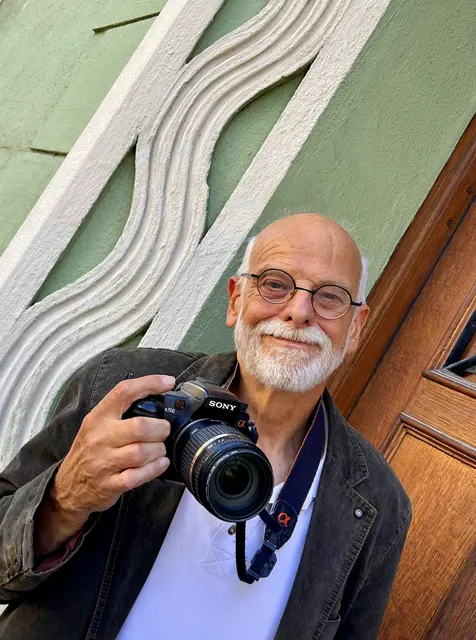 Der pensionierte Internist und Hobbyfotograf Riccabona veröffentlichte sein Projekt „Blocksaggener Feinheiten“. | Foto: Riccabona