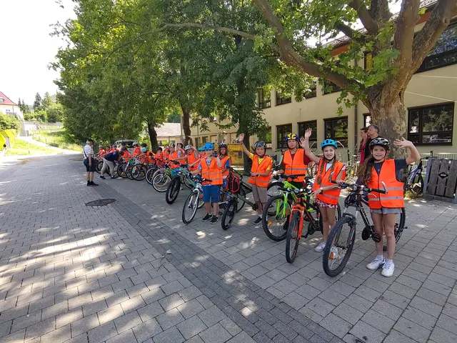 Wer alleine zur Schule fahren will, muss zwölf Jahre alt sein oder die Radfahrprüfung absolviert haben. Dennoch sollte der Schulweg bzw. ev. Alternativrouten zuvor mit einem Erwachsenen geübt werden. | Foto: Radlobby Klosterneuburg