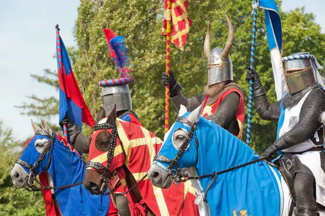 Bei einer Besichtigung der Schlösser im Bezirk können Besucher in die Zeit der Könige und Ritter zurückreisen. | Foto: Kampf Ella/Fotolia