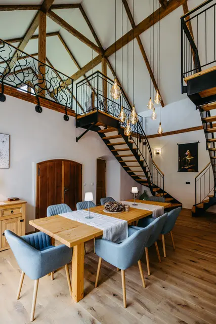 Der revitalisierte Hof mit traditionellem Charme bietet modernen Wohnkomfort sowie Raum für Erholung und Genuss.  | Foto: Burgenland Tourismus_wearegiving