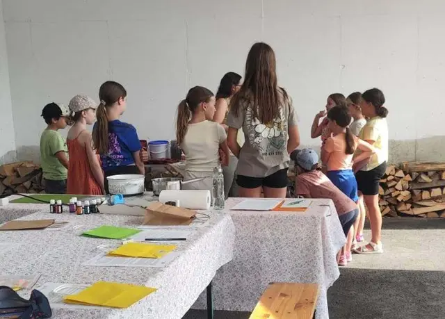 Die Kinder bei der Duftwerkstatt