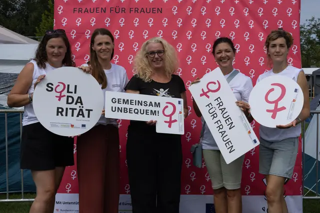 Iris Ablasser, Conny Wagner, Barbara Schrammel, Magdalena Freissmuth, Hanna Rous | Foto: PictureOn_FrauenfürFrauen_Pressefoto