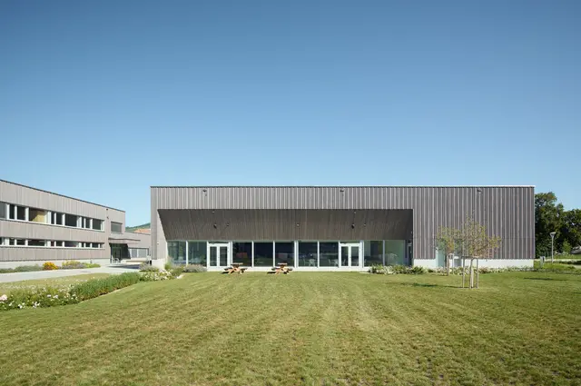 Herzstück des Gesamtprojekts ist der moderne Veranstaltungssaal mit Cateringbereich. | Foto: Lukas Schaller