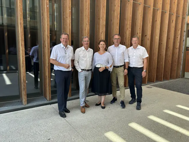 Messepräsident Martin Wintersberger, Rieds Bürgermeister Bernhard Zwielehner, Landesrätin Michaela Langer-Weninger, Landtagsabgeordneter Günther Lengauer, Nationalratsabgeordneter Manfred Hofinger.
 | Foto: MeinBezirk Ried/ Wiesbauer