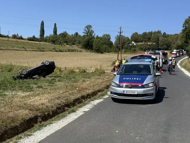 Die Ursache des Verkehrsunfalls ist derzeit noch ungeklärt. Die Polizei ermittelt.  | Foto: Bezirksfeuerwehrkommando Güssing
