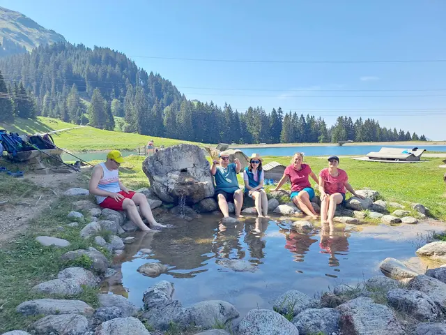 Mit Frisbi ging es kürzlich zum Filzalmsee in Brixen im Thale. | Foto: Diakoniewerk