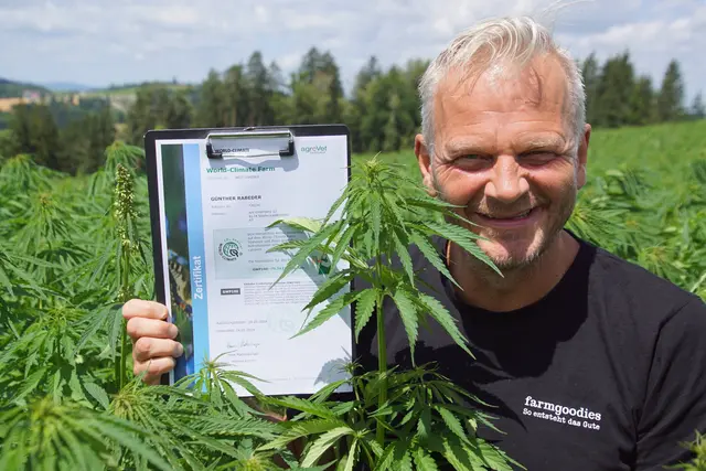 Der Emerhof von Günther Rabeder wurde im Vorjahr als World Climate Farm für nachhaltiges und klimafreundliches wirtschaften ausgezeichnet.  | Foto: Helmut Eder