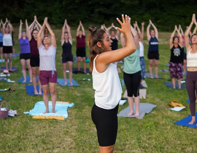 Entspannt beim Vollmond-Yoga | Foto: Gemeinde Floing