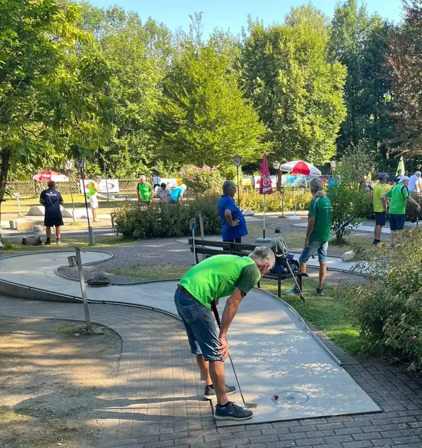 Spannung an der Bahn: Bei der Kurvenwahl kommt es auf Präzision und die richtige Taktik an. | Foto: ASKÖ Minigolf Sport Club Braunau