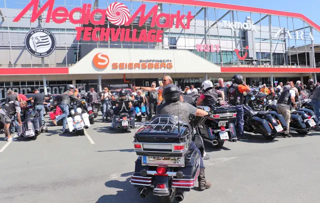 Die Harley-Davidson Charity Tour ist weit mehr als ein Bikertreffen. Hier wird die Verbundenheit der Motorradfahrer über Bundesländergrenzen hinweg spürbar. | Foto: Edith Ertl