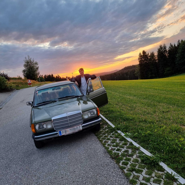 Der Liebenauer Allgemeinmediziner ist mit einem Mercedes unterwegs, wie ihn auch "Der Bergdoktor" hat. | Foto: Atteneder