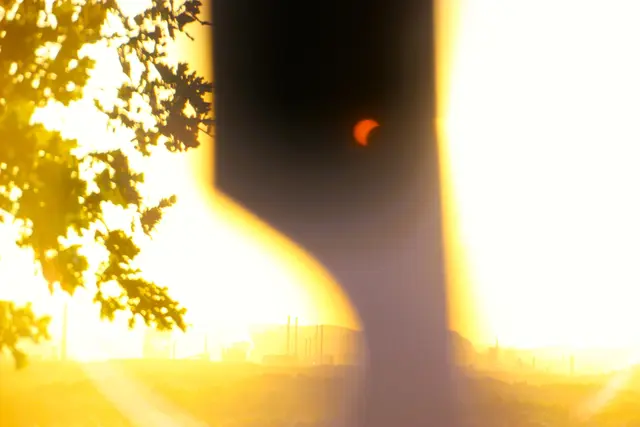 Voestalpine mit Sonnenfinsternis: Improvisieren sorgte für ein ungewöhnliches  Foto dieses Naturereignisses. | Foto: Eckhart Herbe