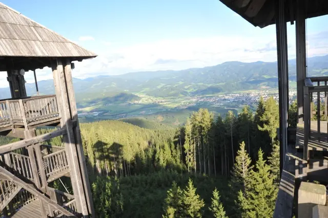 Beste Sicht gibt es voraussichtlich vom Turm im Gebirge.