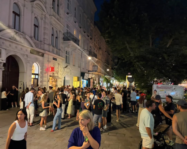 Zahlreiche Menschen haben das soft opening am Margaretenplatz erleben wollen. | Foto: Martin Schwanda