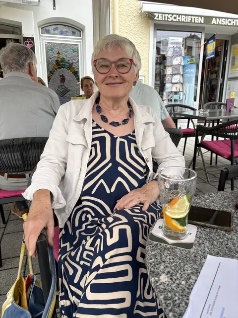 Edith Kumpfmüller aus St. Florian am Inn fällt die Verschmutzung der Seitenstraßen und Gassen in der Stadt Schärding auf. "Wie die immer mehr zu verfallen drohende Kirchengasse, die zum Teil ungepflegte Lamprechtstraße oder der Schandfleck, das alte Jasch-Kaufhaus an der Innbruckstraße. Aber auch die Schulbrücke ist kein Renommee", meint sie. | Foto: Franz Gruber